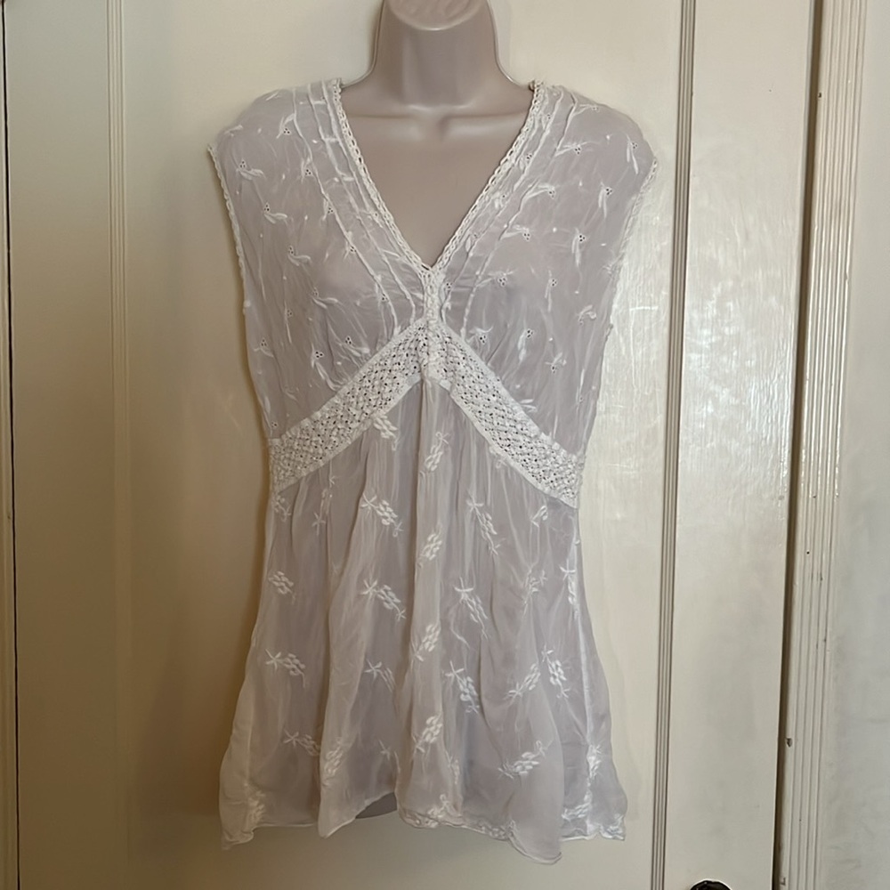 Johnny Was White Eyelet Embroidered Sleeveless Blouse